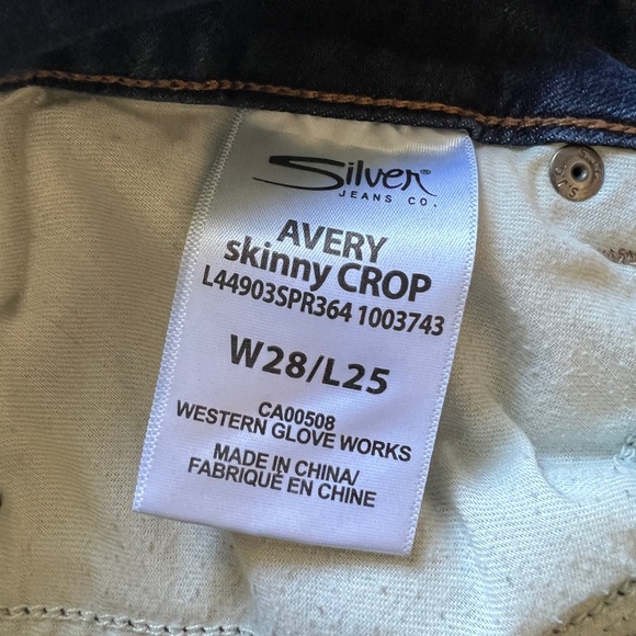 Silver Jean Co Avery Cropped Skinny Jean - Size 28W/25L - Picture 8 of 10